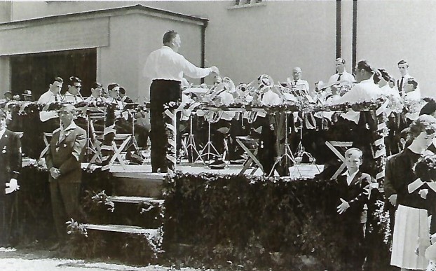 Konzert vor der Kirche Langenhart, 1961